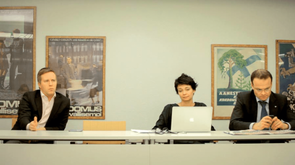 Kokoomuksen poliittinen neuvonantaja Jussi Kekkonen, kampanjaryhmän mainonna ja markkinoinnin vetäjä Kirsi Piha sekä kokoomuksen eduskuntaryhmän pääsihteeri Sami Paatero