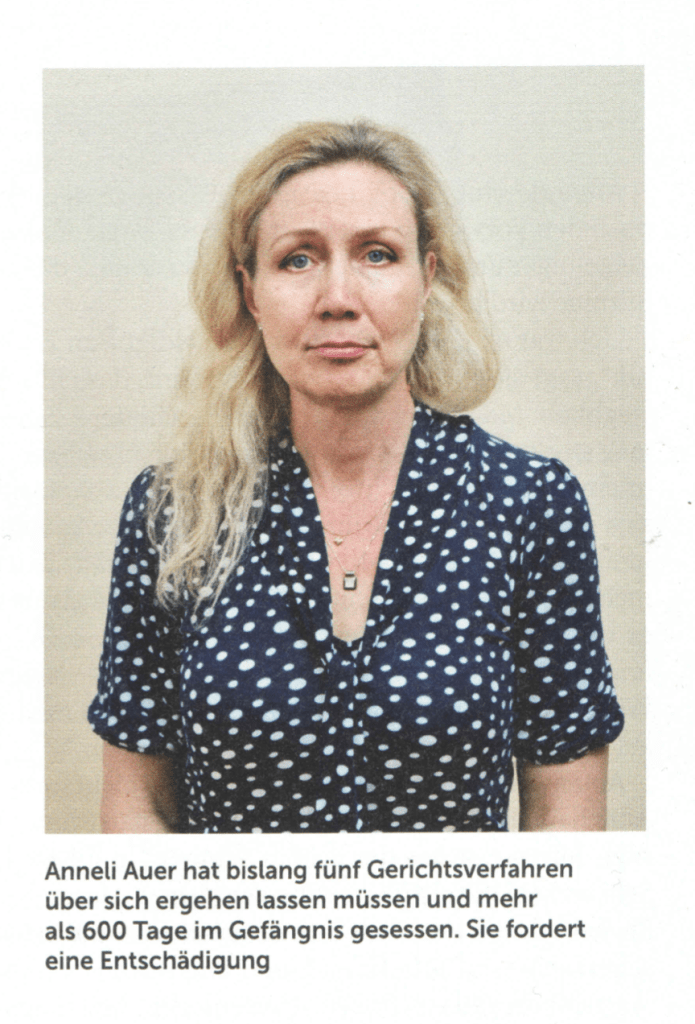 Tähän mennessä Anneli Auer on joutunut istumaan oikeudessa viisi kertaa ja viettämään vankilassa yli 600 päivää. Hän vaatii korvauksia. 